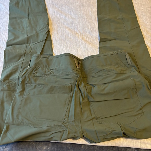 Arc'teryx women’s Forest Green Chinos - Picture 2 of 4